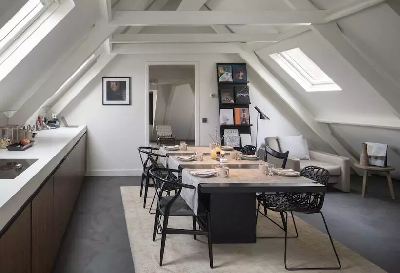 ホテル Commune Suites