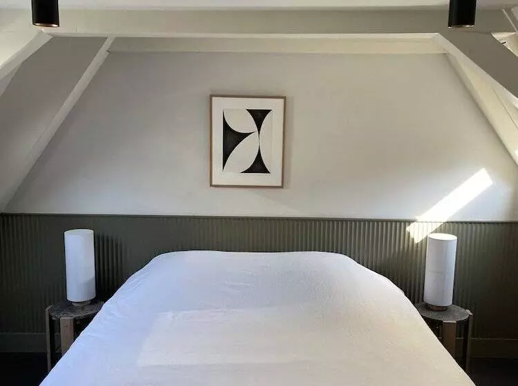 ホテル Commune Suites