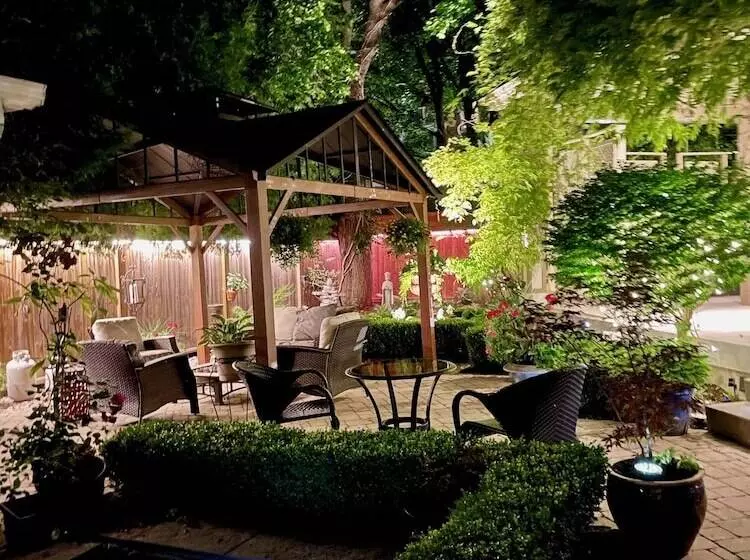 Hotelli Norfolk Guest House Inn