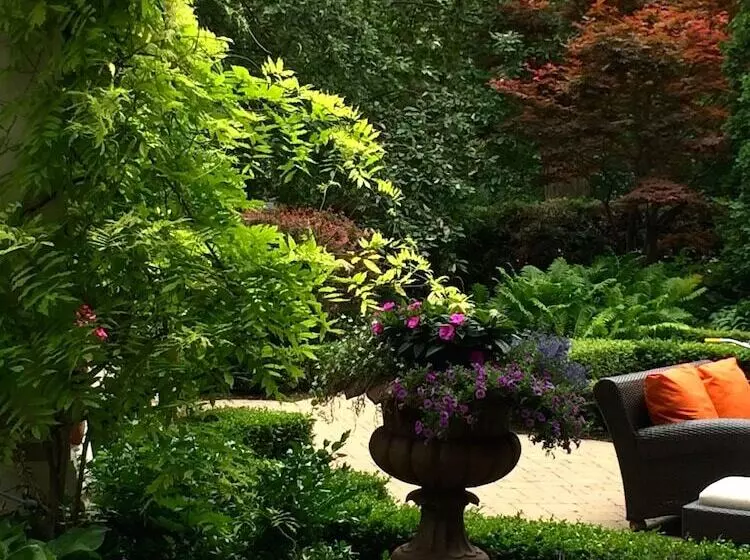 Hotelli Norfolk Guest House Inn