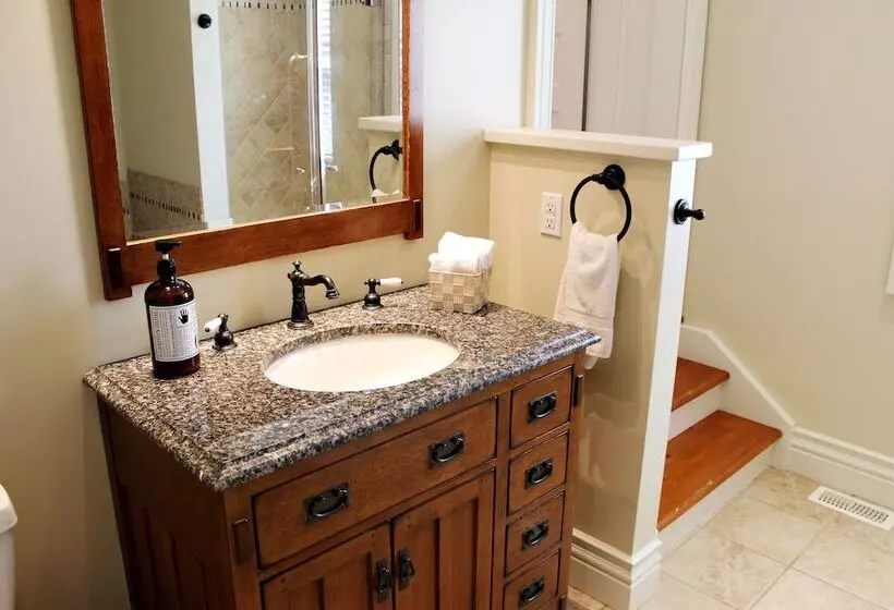 Hotelli Norfolk Guest House Inn