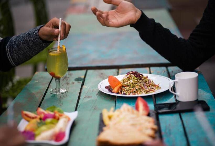 ホテル Swiss Cottage And Spa By Salvus