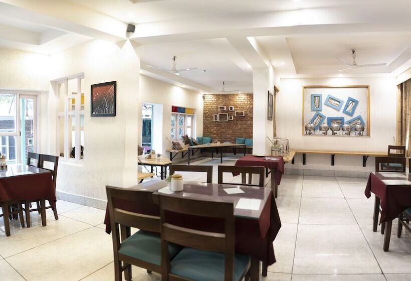 ホテル Swiss Cottage And Spa By Salvus