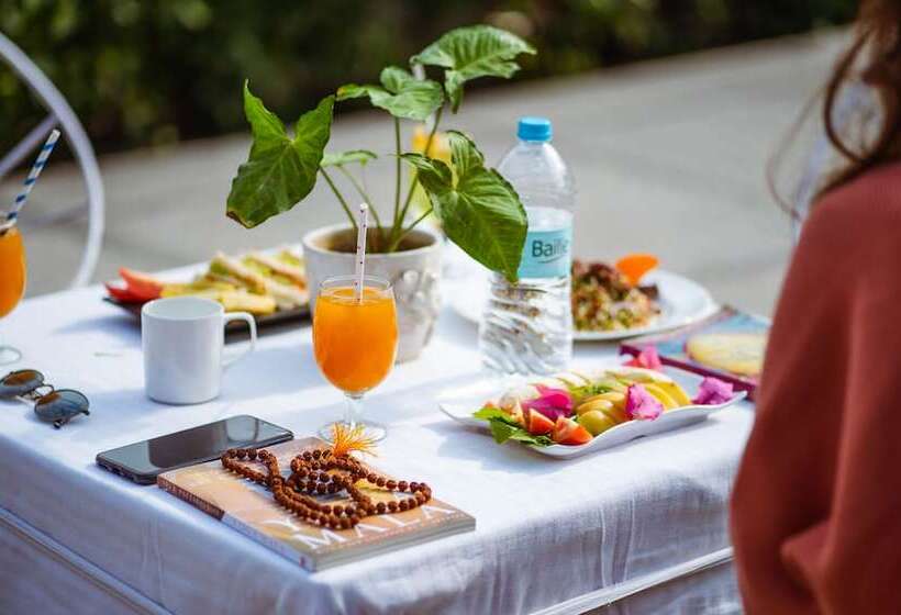 ホテル Swiss Cottage And Spa By Salvus