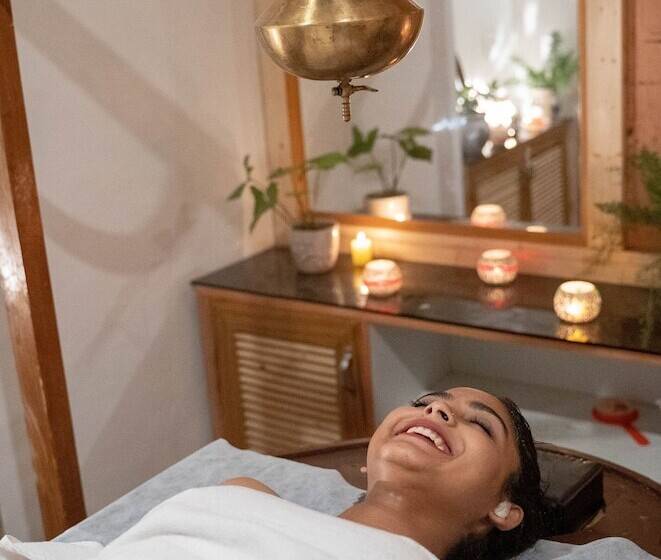 ホテル Swiss Cottage And Spa By Salvus