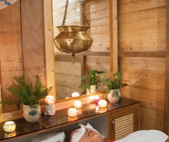 ホテル Swiss Cottage And Spa By Salvus