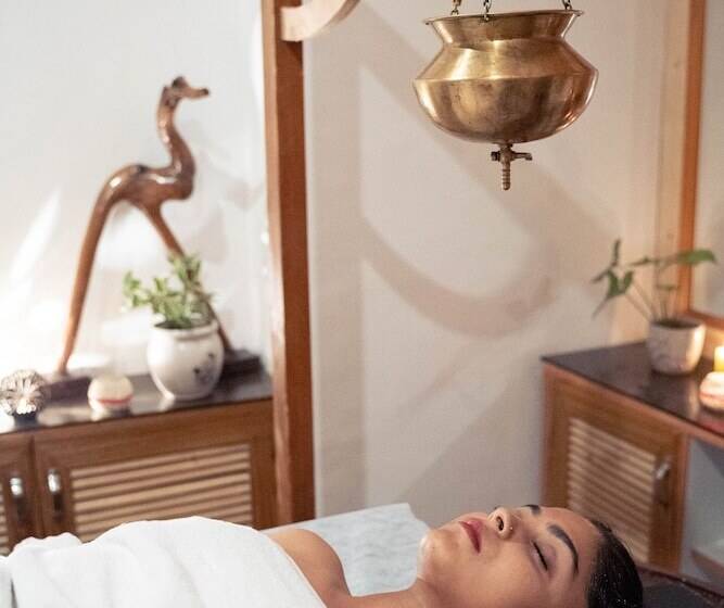 ホテル Swiss Cottage And Spa By Salvus