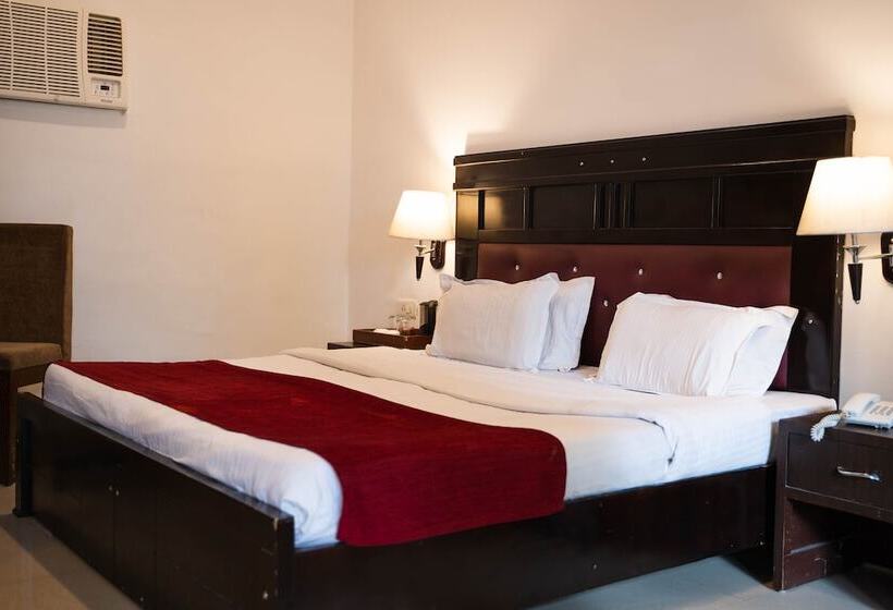 ホテル Swiss Cottage And Spa By Salvus