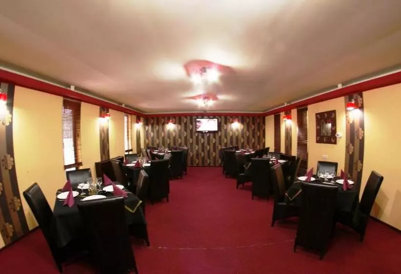 تختخواب و صبحانه Pension Montien Events & Society Resort