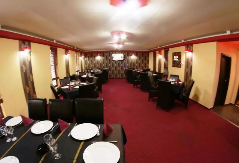 تختخواب و صبحانه Pension Montien Events & Society Resort