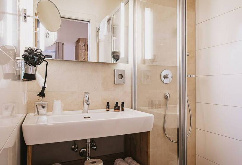 هتل Avenida Mountain Lodges Kaprun