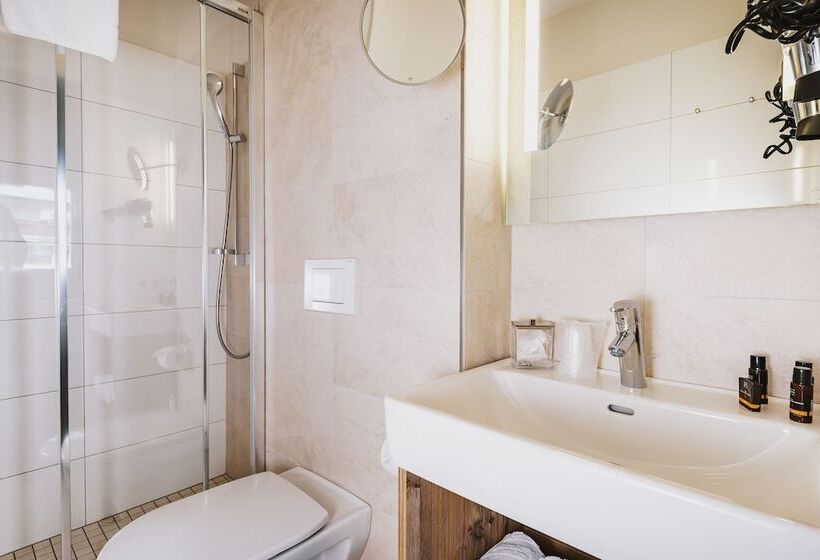 هتل Avenida Mountain Lodges Kaprun