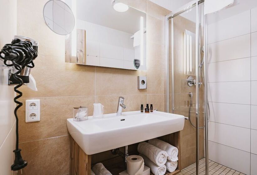 هتل Avenida Mountain Lodges Kaprun