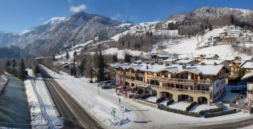 هتل Avenida Mountain Lodges Kaprun