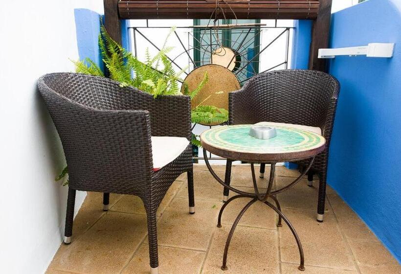 هتل Hostal Casa Alborada