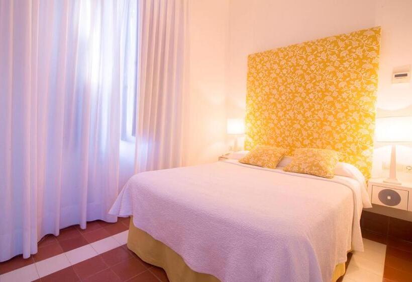 هتل Hostal Casa Alborada