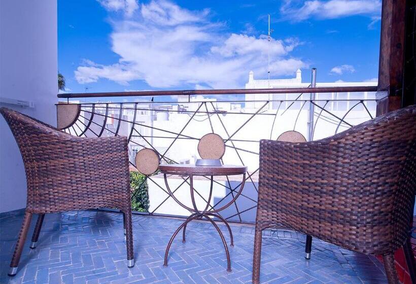 هتل Hostal Casa Alborada