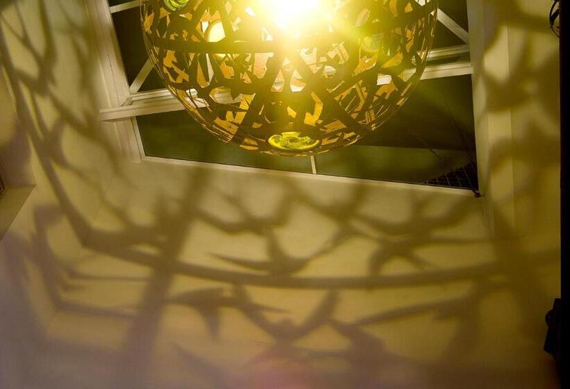 هتل Hostal Casa Alborada