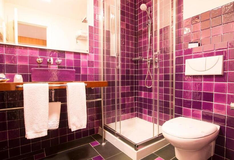 هتل Hostal Casa Alborada