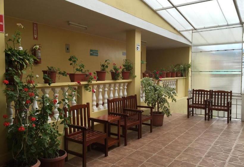 בית מלון כפרי Hostal Mitad Del Mundo