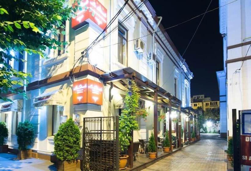 호텔 La Strada Boutique Villa