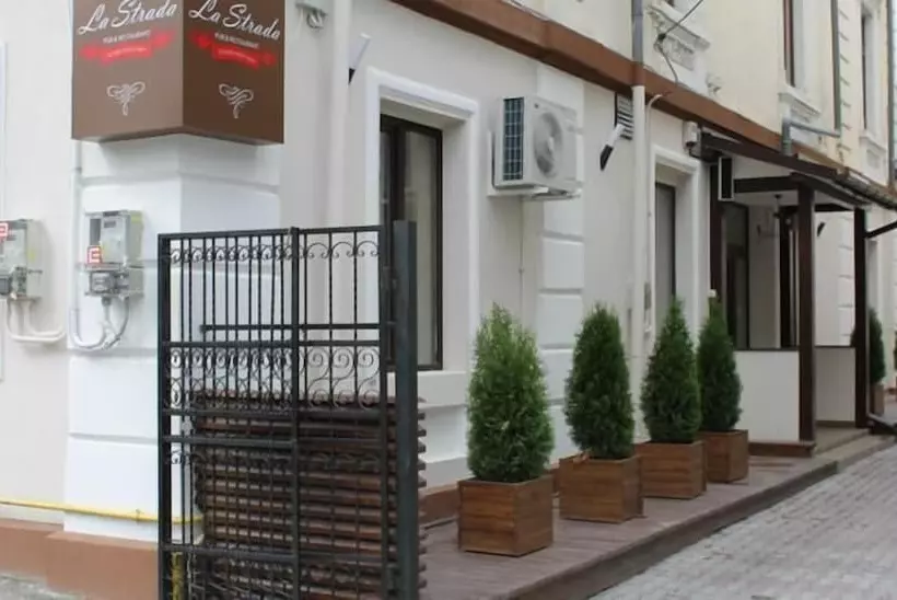 ホテル La Strada Boutique Villa