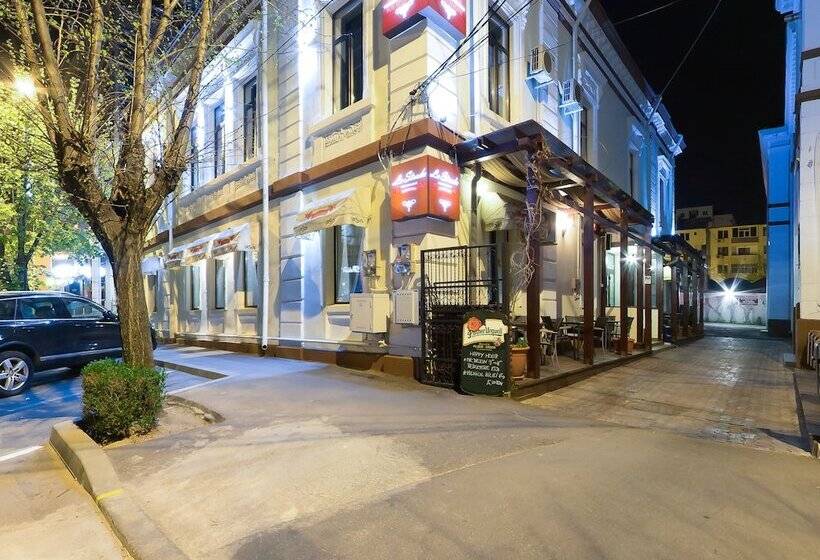 호텔 La Strada Boutique Villa