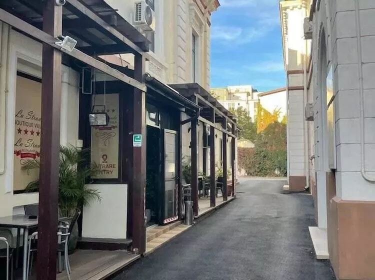 ホテル La Strada Boutique Villa