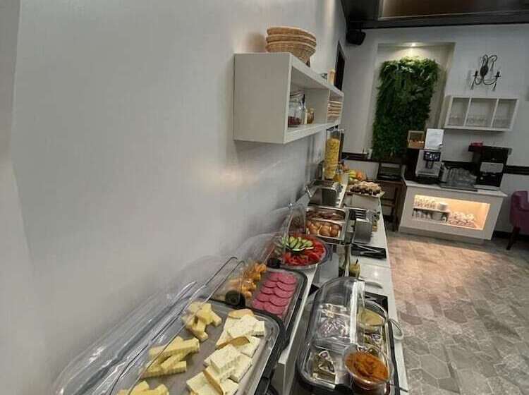 호텔 La Strada Boutique Villa