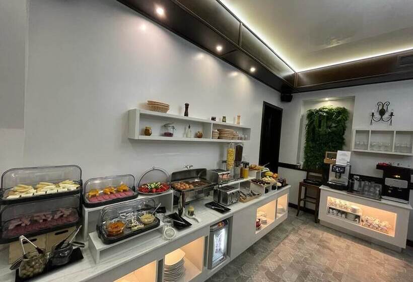 호텔 La Strada Boutique Villa