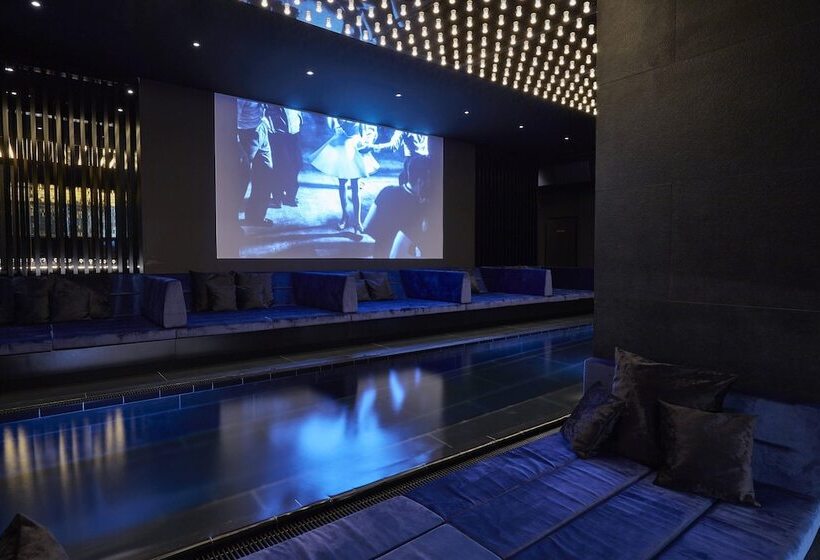 Szálloda Roomers Munich, Autograph Collection