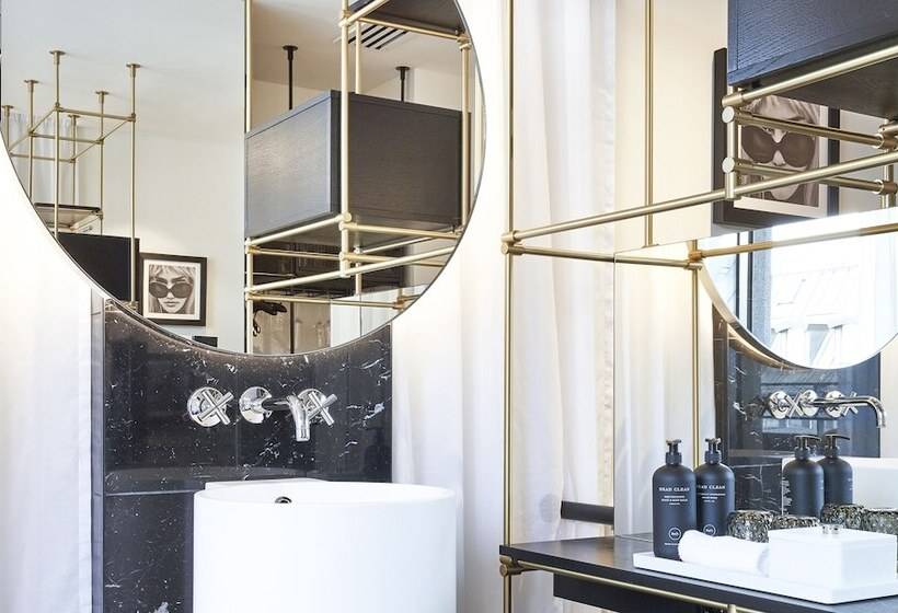 Szálloda Roomers Munich, Autograph Collection