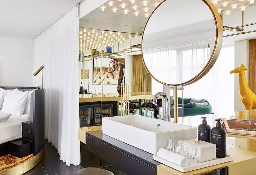 Hotelli Roomers Munich, Autograph Collection