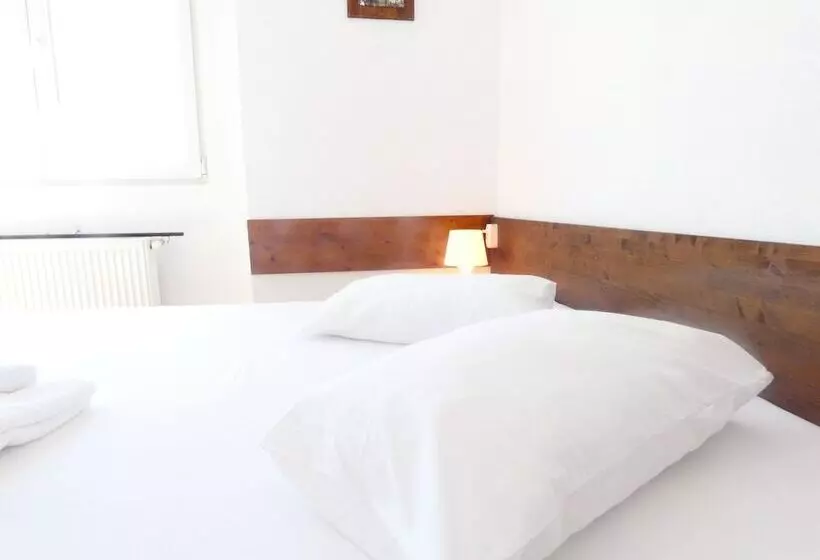 Taxi Hostel