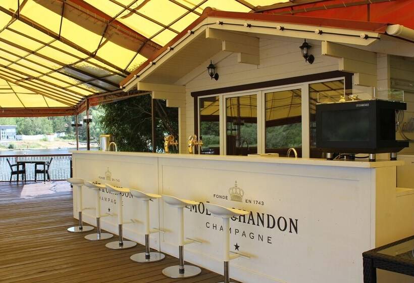 בית מלון כפרי Lada Resort