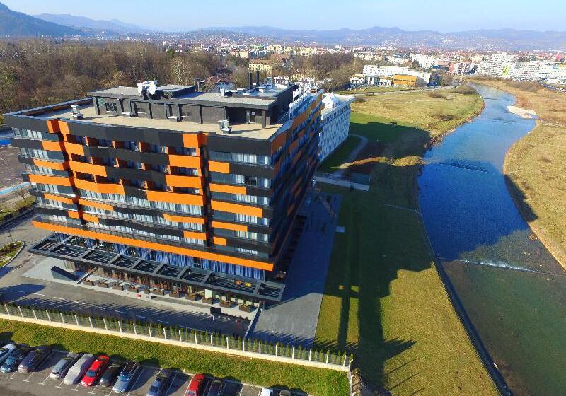 בית מלון כפרי Malak Regency