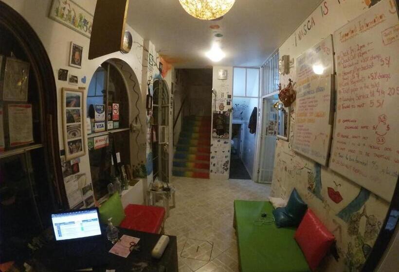 Nanasqa Hostel En Nasca / Nazca