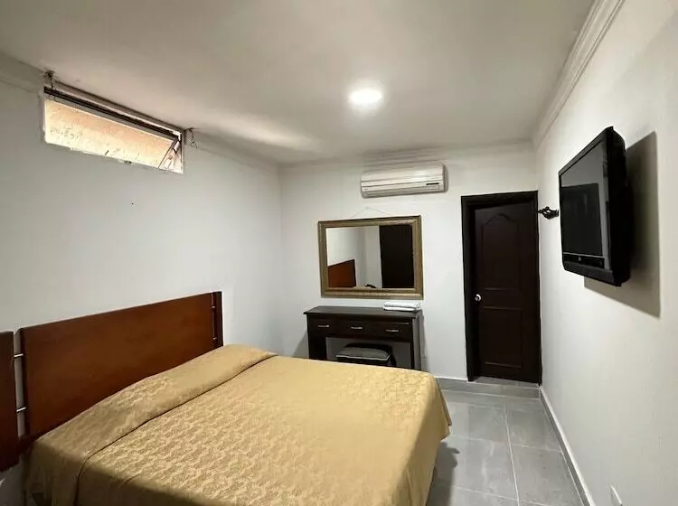 Hotelli Cinera