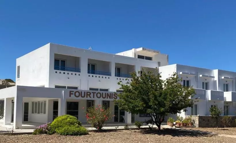 ホテル Fourtounis
