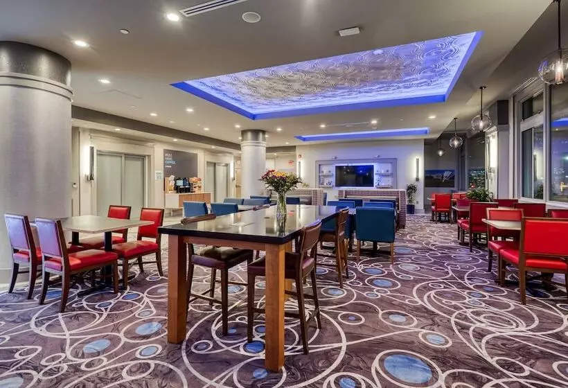 ホテル Holiday Inn Express   Kansas City Downtown, An Ihg