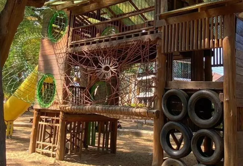 The Savannah Hostel Pai