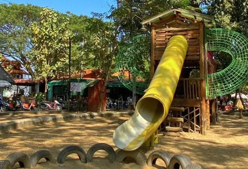 The Savannah Hostel Pai