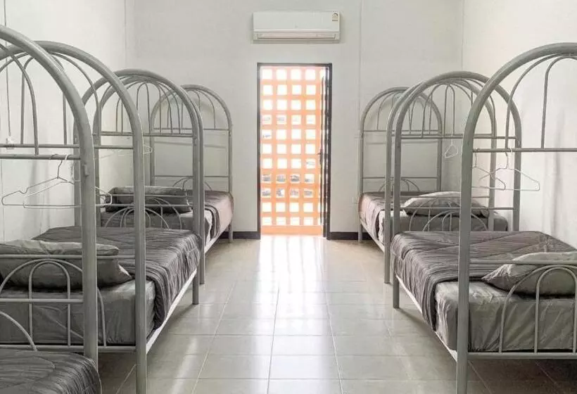 The Savannah Hostel Pai