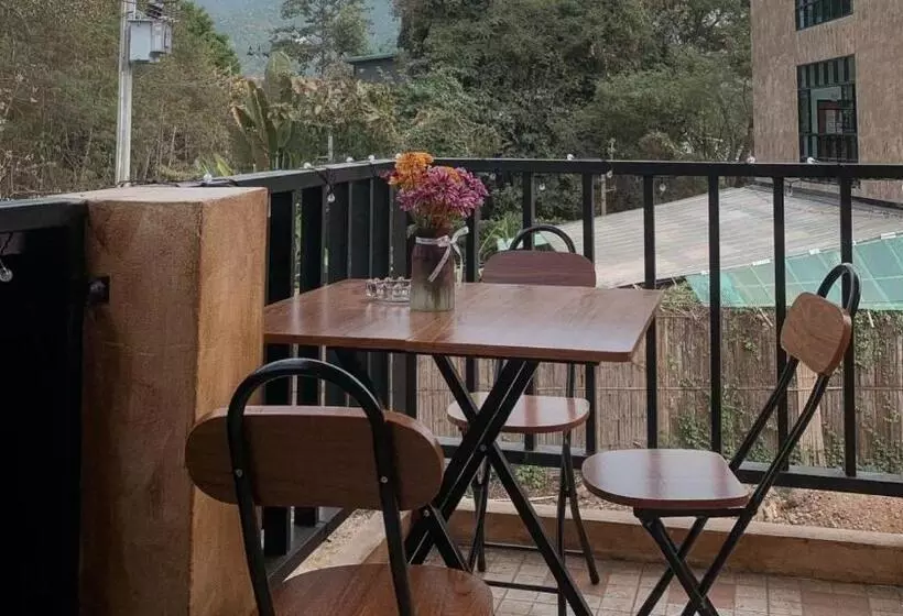 The Savannah Hostel Pai