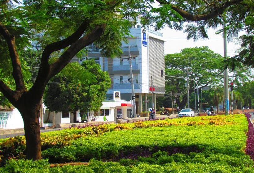 Hausen Hotel   Suites