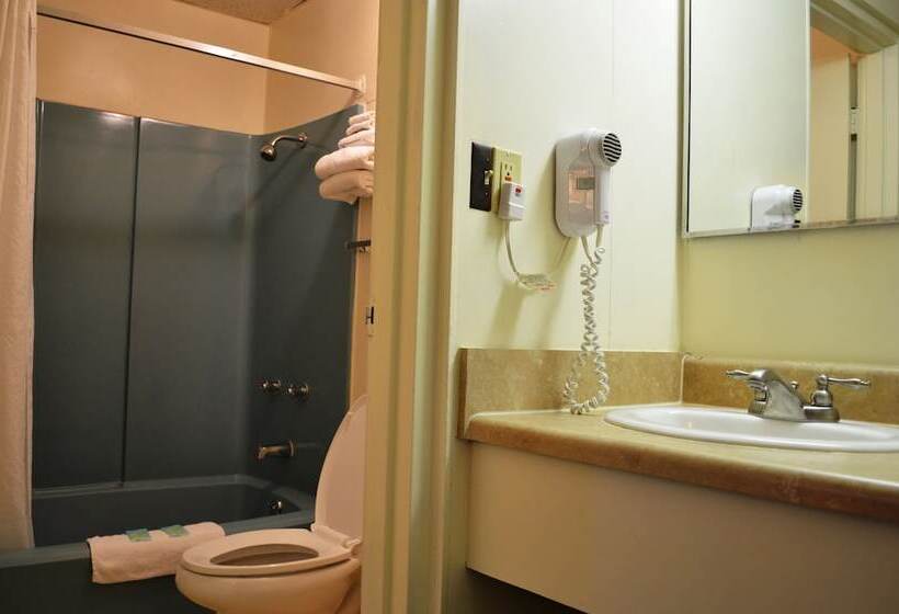 בית מלון כפרי Economy Inn Bluefield