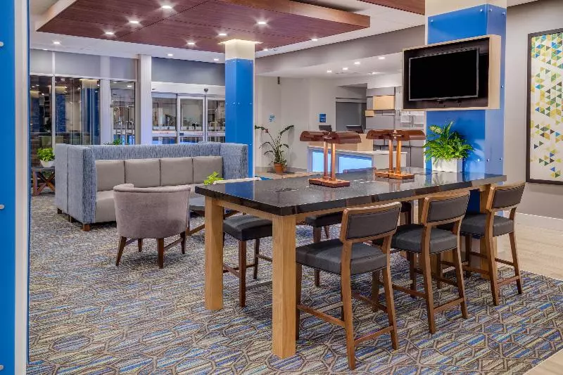 ホテル Holiday Inn Express & Suites   Rice Lake, An Ihg