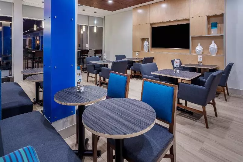 ホテル Holiday Inn Express & Suites   Rice Lake, An Ihg