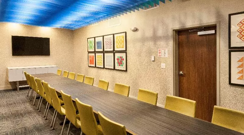 هتل Holiday Inn Express & Suites   Dodge City, An Ihg