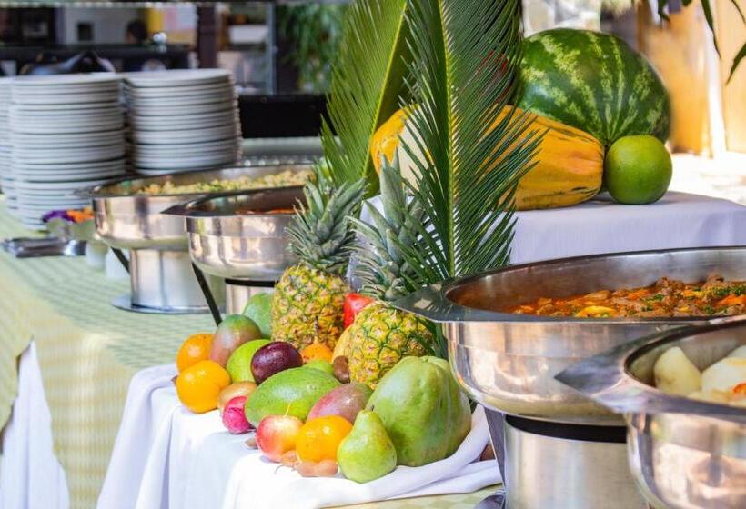 هتل Hostal Restaurante Guaracu